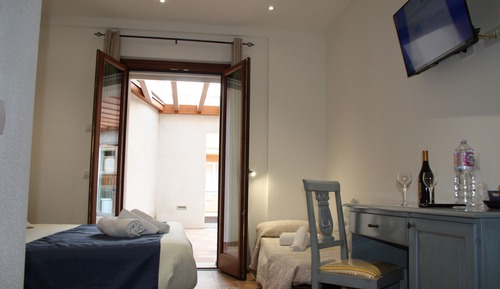 Comfort Double or Twin Room, Private Bathroom, City View