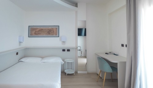 Basic Single Room, Balcony