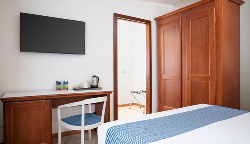 Comfort Room, Multiple Beds, Non Smoking