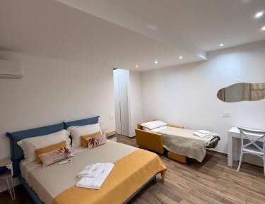 Deluxe Room (2 Adults + 1 Child)