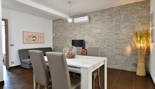Two-Bedroom Deluxe Apartment with Garden View