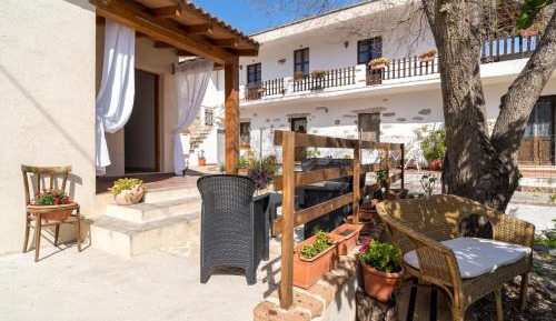 Two-Bedroom Deluxe Apartment with Garden View