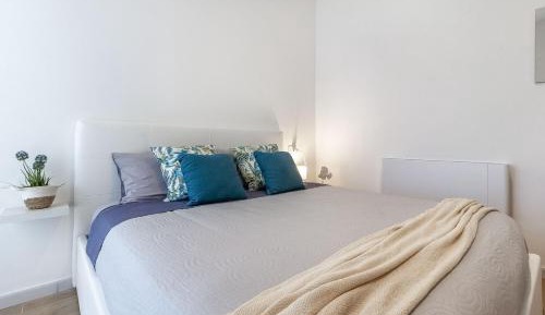 Deluxe One-Bedroom Apartment with Garden View