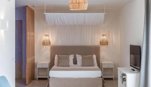 Suite with Hot Tub