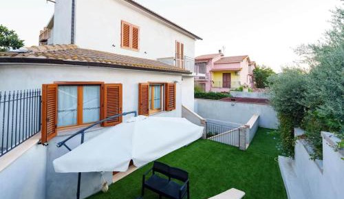 Apartment with Garden View