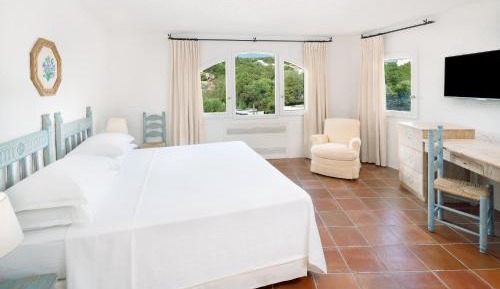 Classic Double Room, king size bed, inner view