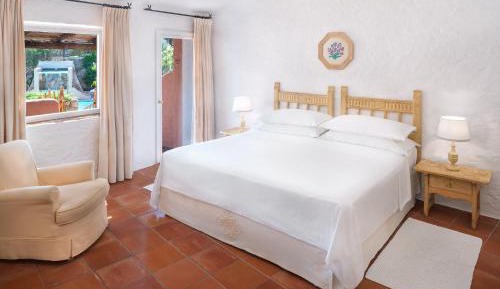 Premium Pool Double Room, king size bed, pool view, terrace