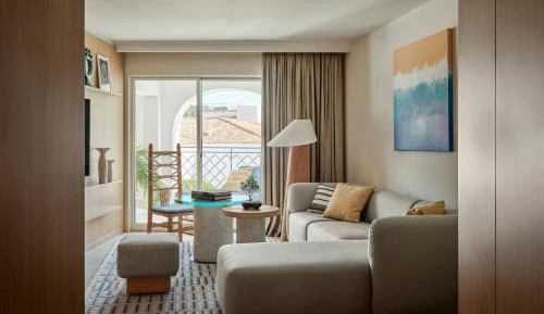 Deluxe King Suite with Balcony