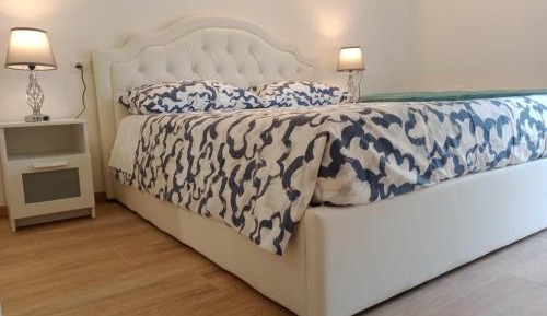 Five-Bedroom Deluxe Apartment