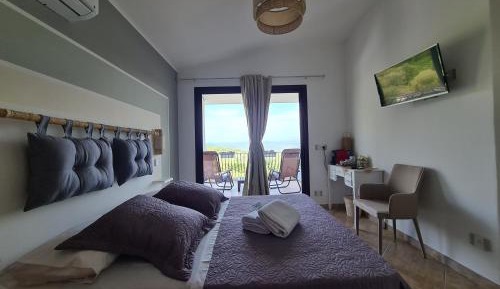 Deluxe Double Room with Mountain View