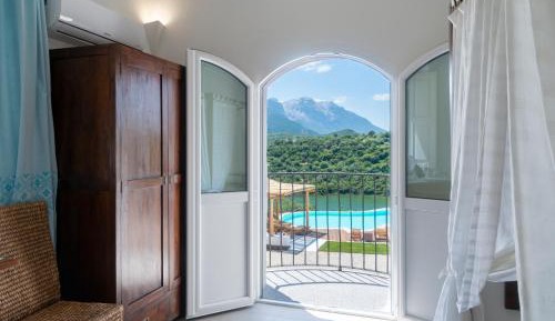 Queen Room with Pool View