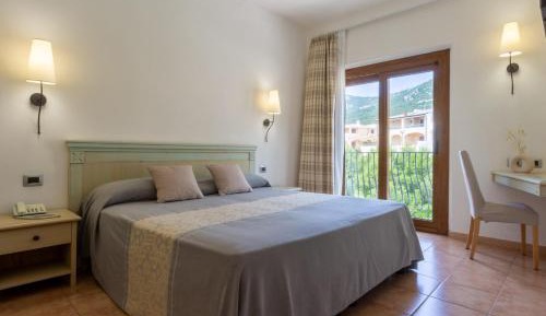 Classic Double Room with Mountain View
