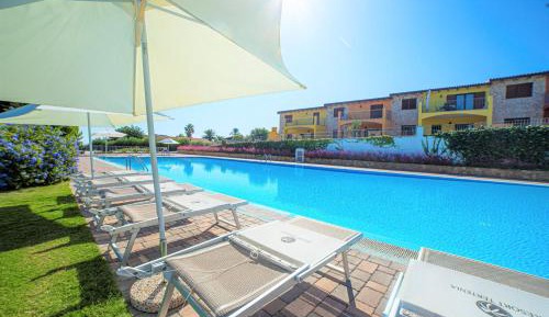 Apartment with Pool View 