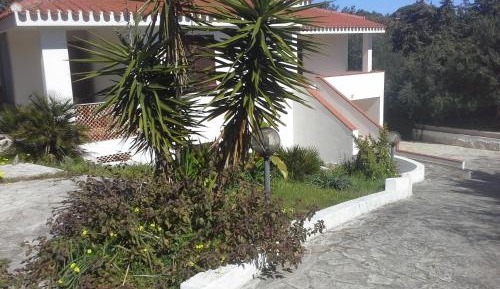 Deluxe Two-Bedroom Apartment with Garden View