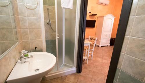Double or Twin Room with Bathroom