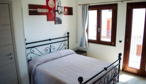 Deluxe Room (2 Adults + 1 Child)