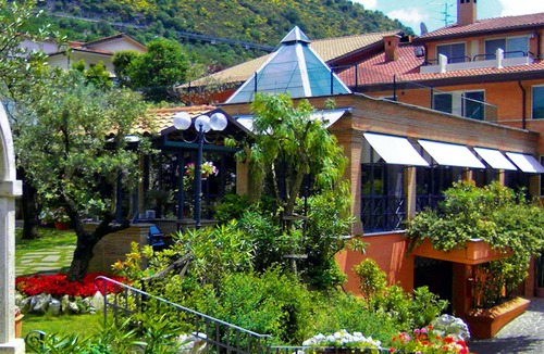 Sant'Elia Fiumerapido Hotel | Villa des Reves Room for 3 in The Green Near Montecassino