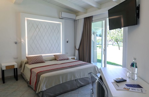 Cala Sinzias Hotel | Limone Beach Resort