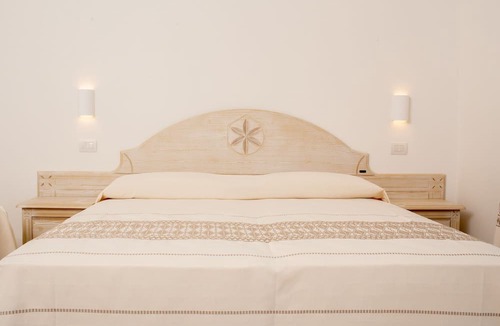 Baja Sardinia Bed & Breakfast | La Corte di Pulicinu