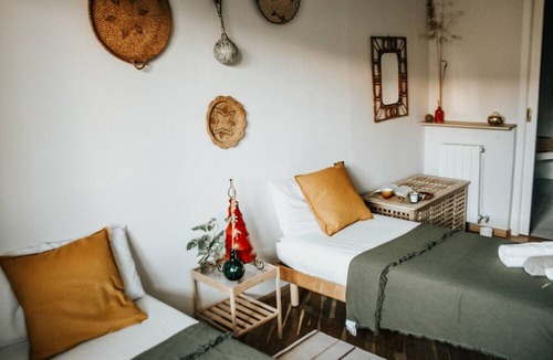 Pirri Apartment | Casa Natura Cozy Eco Flat, airport, families, Garage