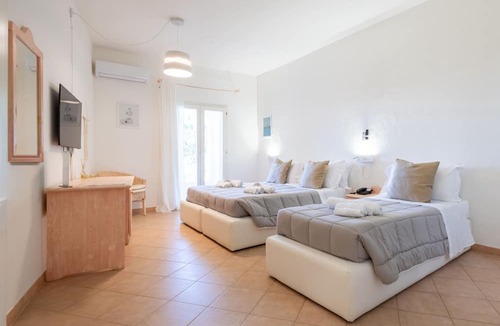 Baja Sardinia Hotel | Hotiday Baja Sardinia Seaside