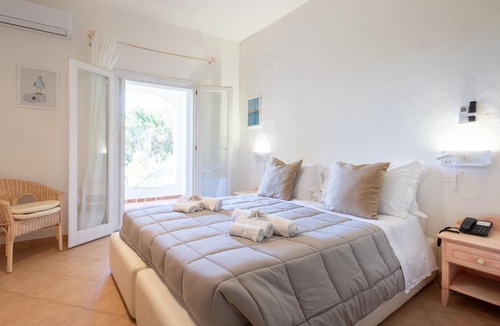 Baja Sardinia Hotel | Hotiday Baja Sardinia Seaside