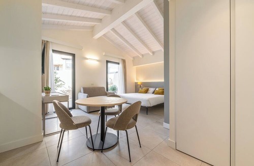 Cagliari House | KARALIN SONNINO SUITES