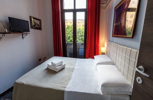 Historic Castle District House | Onlyrooms III - Super Central & Nightlife