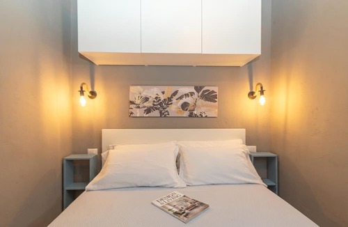 Portisco Apartment | White Sand House