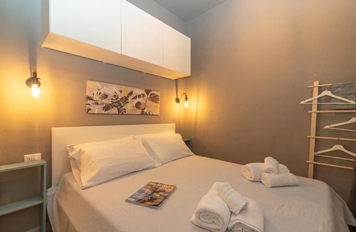 Portisco Apartment | White Sand House