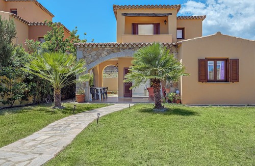 Schifoni Villa | Villa 'Villetta Budoni Lutturai' with Sea View, Private Terrace and Air Conditioning