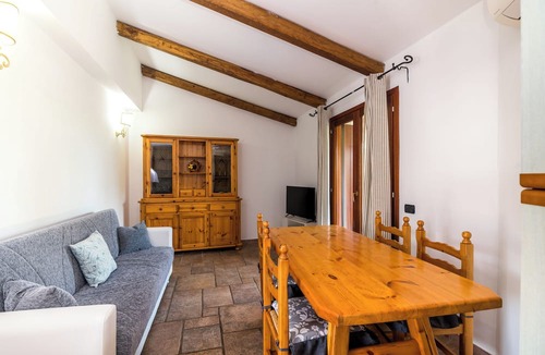 Porto San Paolo House | Holiday Home "Villa Teresa" with Shared Pool, Private Terrace & Air Conditioning