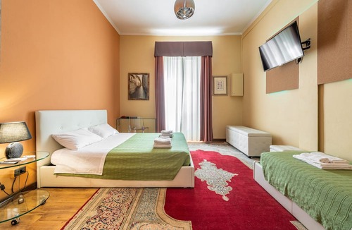 Cagliari Apartment | Central Leonardo da Vinci Holiday Apartment with Air Conditioning and Balcony