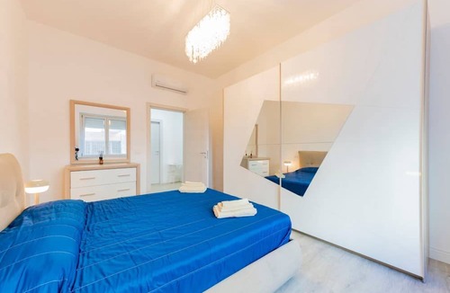 Pescara Apartment | GuestHost - Modern apartment of 85 sqm located on the first floor of a building with a lift (steps to access) perfect for 4 people.The accommodation is located in the heart of Pescara, just 10 meters from Corso Vittorio Emanuele just 7 minutes walk from