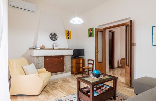 Arbatax Apartment | Apartment 'Assunta' with Wi-Fi and Air Conditioning