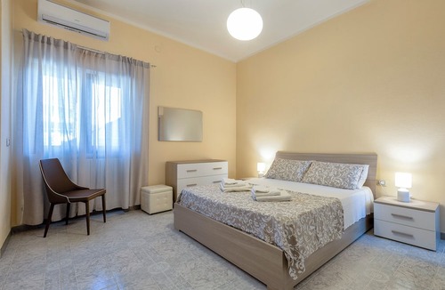 Santa Maria Coghinas Apartment | Room 'Mirto' with Shared Terrace, Wi-Fi and Air Conditioning