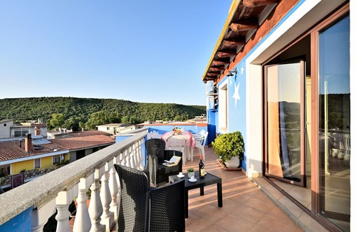 Bari Sardo Apartment | Room 'Girasole' with Balcony, Wi-Fi and Air Conditioning