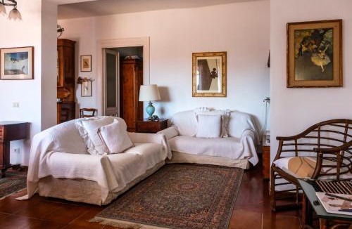 Oristano Historic Centre Apartment | Attico in centro con vista della torre - Cozy penthouse facing to the tower
