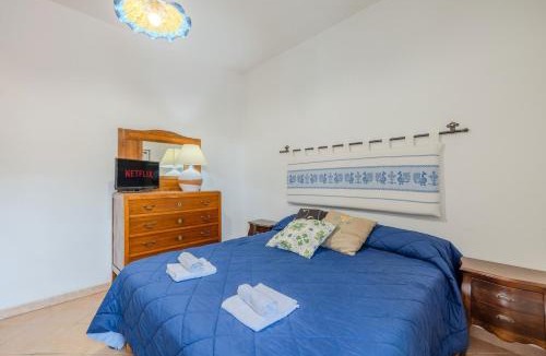 Monti Apartment | MonArt Historic Home - Art Rooftop & Sunsets