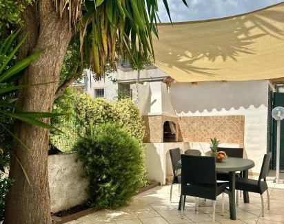San Giovanni Apartment | Giardino privato & BBQ Relax a La Caletta per 4