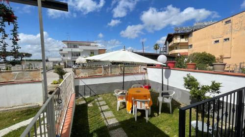 Qualiano House | Casa intera piano terra con piccolo giardino