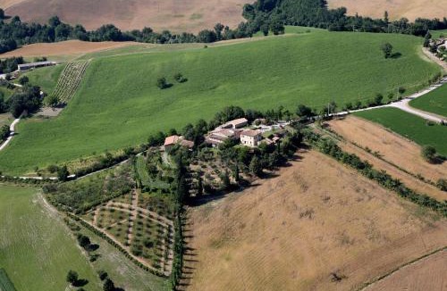 Urbino House | Poetic glass house in the countryside