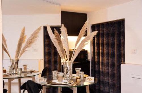 Centro Storico Apartment | LOFT SUITE FEMmE NOIR 'LA REGGIA'
