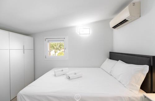 Oristano Historic Centre Apartment | Estay - White Magnolia - AirCon - WiFi - Parking