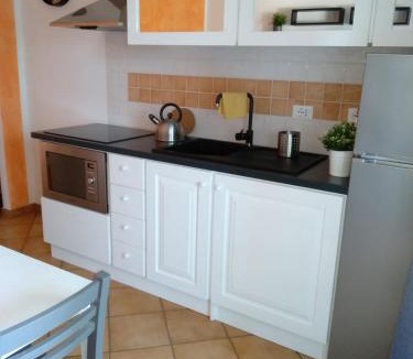 Santa Teresa di Gallura Apartment | Santa Teresa Gallura - Casa con Parcheggio - 5min auto Rena Bianca - AC