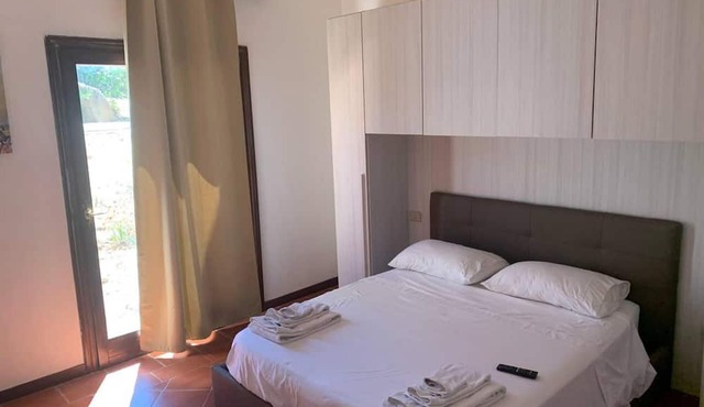 1 Bed House Sleeps 2 - Pets, Garden, Parking, Wifi