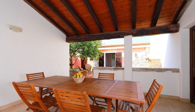 Stunning private villa for 8 guests with private pool, WIFI, TV, terrace, pets allowed and parking