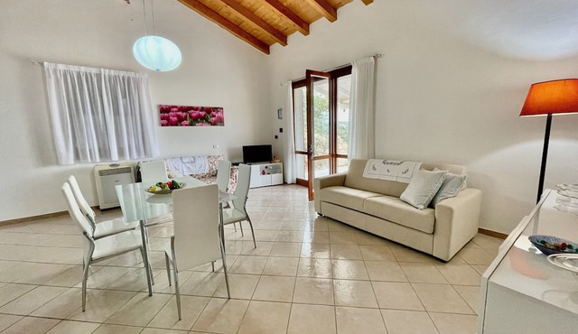 Villa Fiori with pool by Wonderful Italy