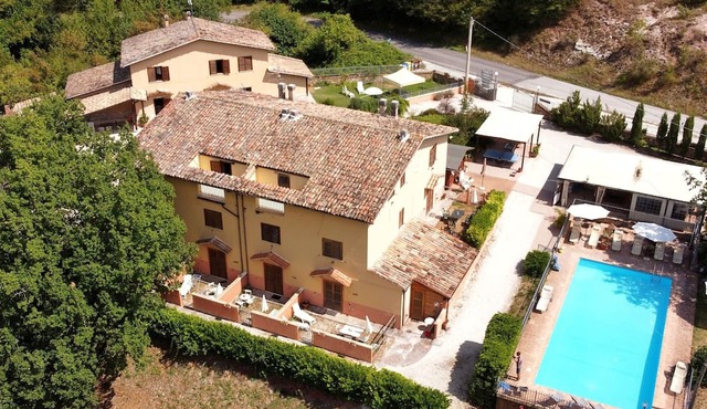 Manor villa surrounded by greenery in Marche