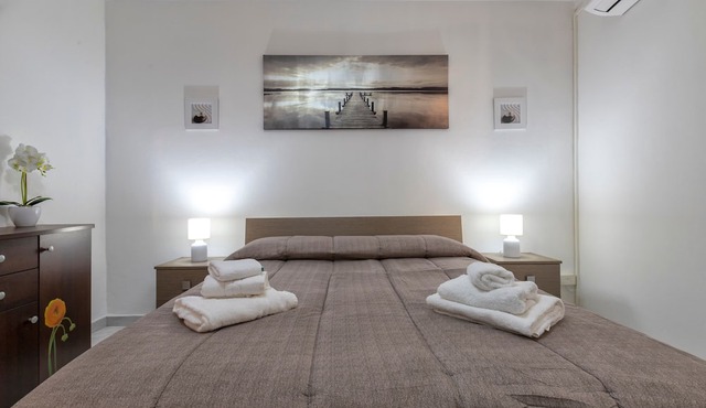 Vacation Home "La Casetta Bianca" with Air Conditioning & Wi-Fi